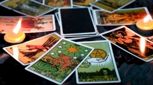 Unlocking Life’s Mysteries Through Tarot Card Reading