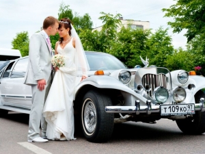 The Best Reasons to Add Shuttle Services to Your Wedding Plan