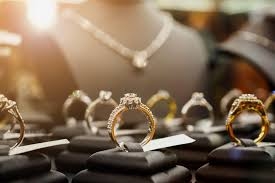 Looking for an Engagement Ring Wholesale Manufacturer in the USA? Here’s What You Should Know