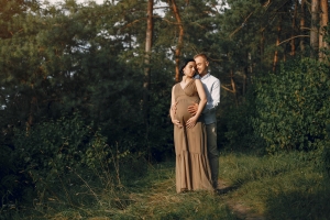 Telling Two Stories in One Frame: How Maternity Photoshoots Capture Family Bonds