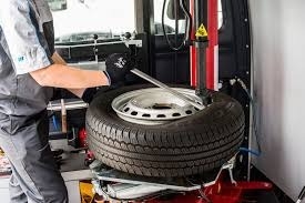 Get Back on the Road Fast with Expert Tyre Help Anywhere