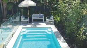 Saltwater vs. Chlorine Pools: What’s Best for Your Fibreglass Pool?