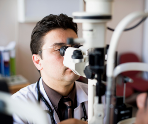 What to Expect During Your First Visit to an Optometrist in Mississauga: Exams, Tests, and More