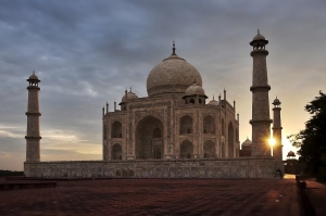Luxury Taj Mahal Tour: Experience Eternal Love in Royal Style