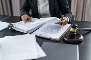 Why Are Law Firms Turning to Expert Legal Outsourcing Firms?
