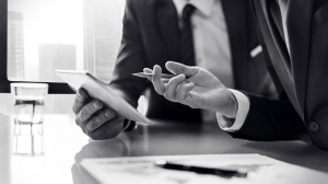 How to manage stockbroker compliance cost effectively | Complii.com.au