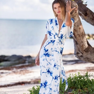 The Ultimate Guide to Styling Luxury Resort Wear: From Beach to Dinner