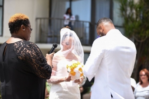 How to Choose a Wedding Officiant That Fits Your Budget