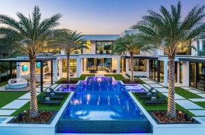 Luxury Swimming Pool Contractors in Dubai: Redefining Elegance with Castle Plus Pools Maintenance