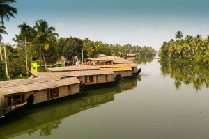Unforgettable Kerala Tour Package – Backwaters, Beaches & Hill Stations