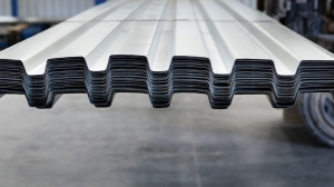 What Makes Metal Roof Decks Ideal for Commercial and Residential Projects?