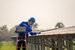 Why Hiring Local Roofing Contractors Is a Smart Choice