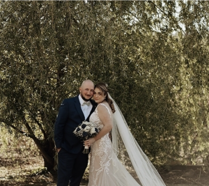 Outdoor Summer Wedding: Celebrate Love at Charming Barn Rustic Wedding Venues