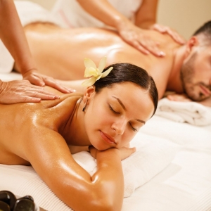 From Relaxation to Reconnection: What to Expect at a Luxury Couples Massage Spa
