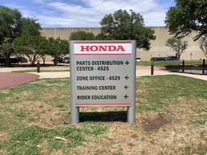 How Professional Wayfinding Solutions Improve Customer Satisfaction