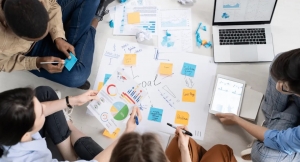 How to effectively balance human expertise and AI in project management