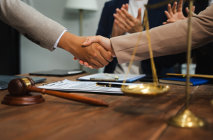 Why Hiring a Personal Injury Lawyer Early Can Improve Your Case Outcome