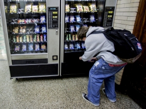 The Evolution of the Snack Vending Machine: From Coins to Smart Payments