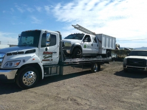 Navigating Roadside Emergencies and Choosing a Tow Company