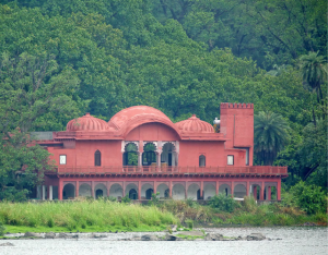 Jogi Mahal – Visit the Historic Lakeside Lodge Home to One of India’s Largest Banyan Trees