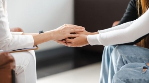 How Can a Psychiatrist in West Covina Help Your Teenage Daughter’s Mental Well-being?