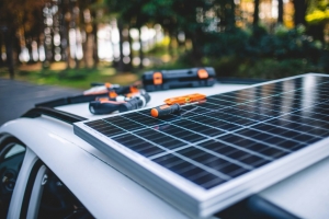 Maximise Energy Independence by a Solar Panel and Battery Charger: Why Solar Dream is Your Reliable UK Partner.