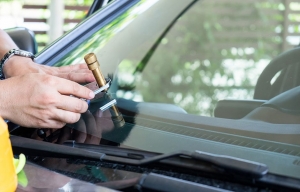 What Signs Indicate You Need Immediate Windshield Repair?