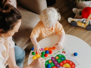 How does global developmental delay affect communication and language skills?