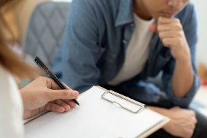 How Bipolar Treatment Center Care Compares to Self-Management