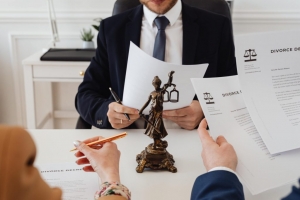 Finding the Best Divorce Lawyer in Delhi: Your Guide to Navigating the Legal Maze