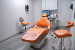 What Types of Dental Services are Typically Offered at a Dentist Office in Midtown?
