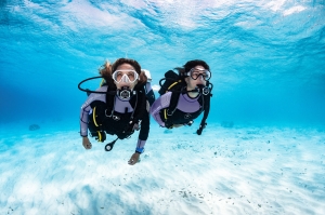 What are the some essential safety tips for secure scuba diving experience?