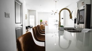 Exploring the Advantages and Disadvantages of Touchless Kitchen Faucets