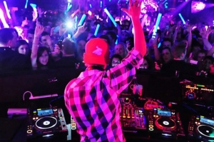 Essential Tips for Hiring a DJ Party Organizer!