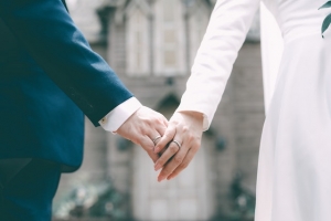 Leveraging Online Learning Platforms for Relationship Enrichment in Online Marriages