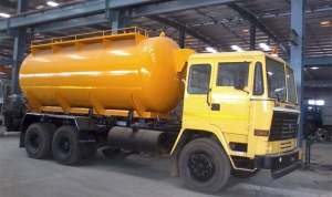 Revolutionizing Material Transport: The Hook Loader Bulk Carrier Truck