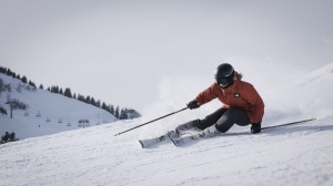 What is the cost of skiing in Gulmarg?