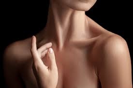 Decolletage Bliss: A Guide to Gentle Peeling