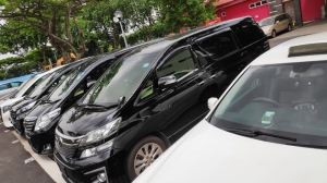 Luxe Journeys: A Comprehensive Guide to Limousine and Chauffeur Services in Singapore