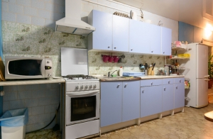 Creative ways to sell a house with an outdated kitchen