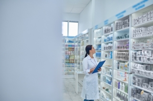 Pharmacy and the Aging Population: Navigating Medication Management Challenges