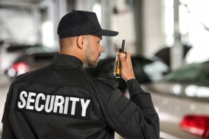 How Security Guards Can Enhance Customer Service in Retail Environments