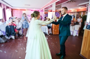 How to Make Your Wedding Entrance Dance Stand Out?