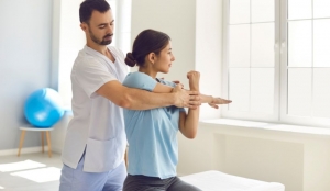 What is the job role of a physiotherapist?