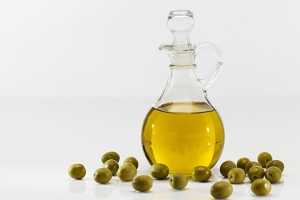 Wonders of Extra Virgin Olive Oil: Fascinating Facts and Its Versatile Uses