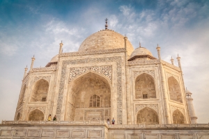 Taj Mahal and Agra Fort: A Dual Delight for History Buffs