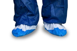 What are the benefits of a plastic shoe cover?