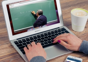 The Digital Classroom: Exploring the Advantages of Online Education