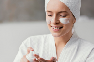 Smooth Skin Solutions: The Science Behind Blackhead Removal Creams