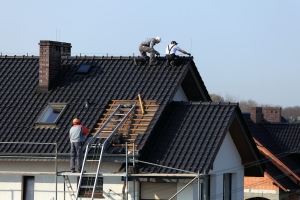 5 Damage Signs To Replace Your Roof